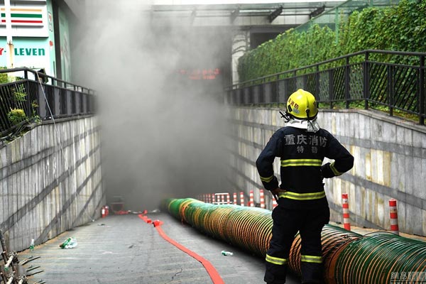 重慶主城袁家崗商場突發(fā)大火示意圖